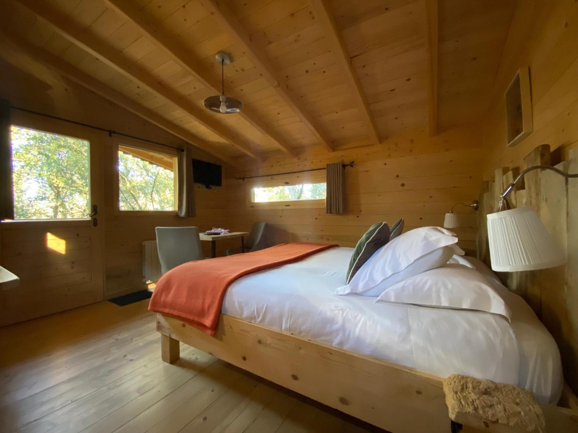 Les Cabanes Dans Les Bois Logis Hotel Villedubert Екстер'єр фото
