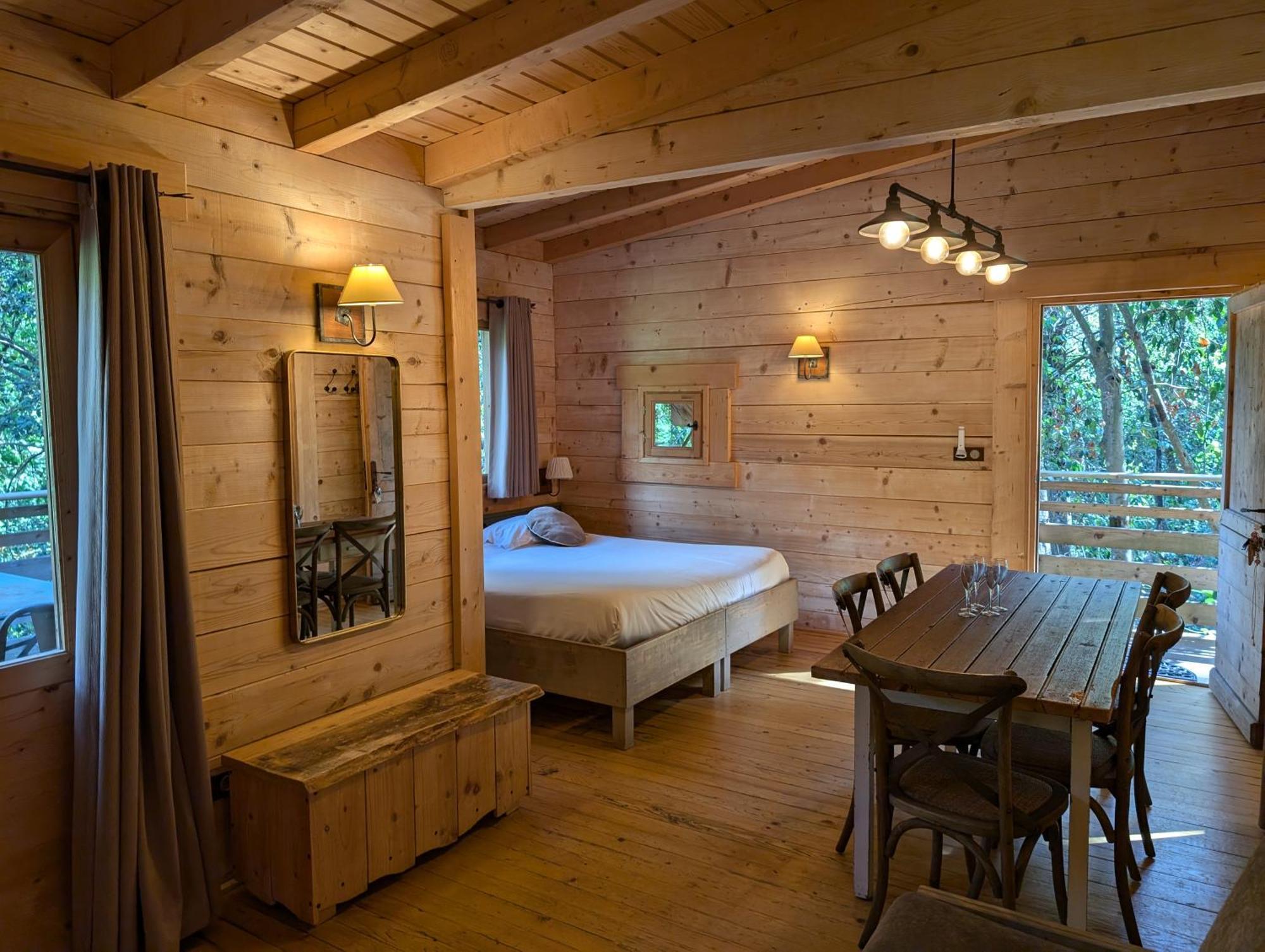 Les Cabanes Dans Les Bois Logis Hotel Villedubert Екстер'єр фото