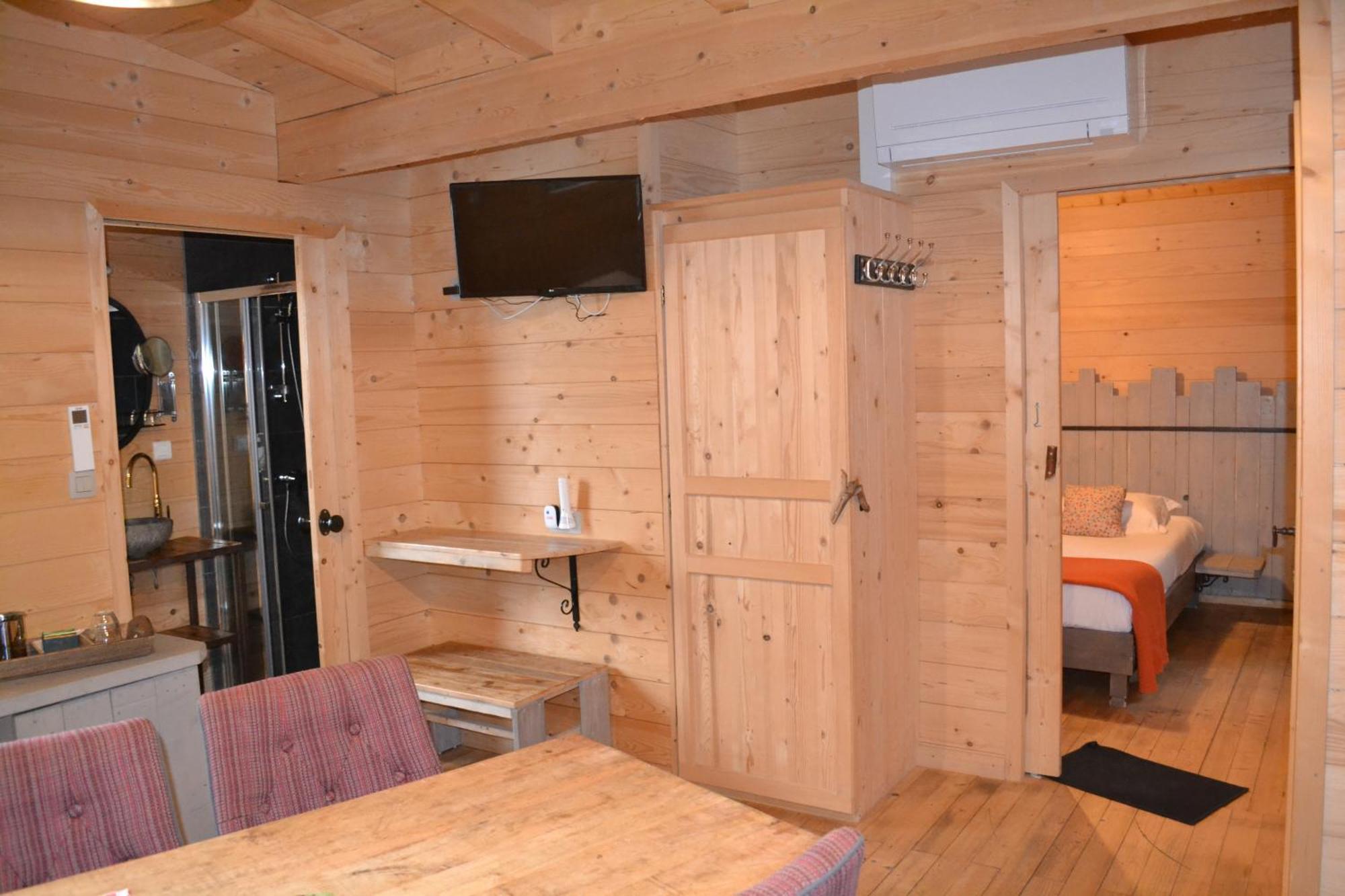 Les Cabanes Dans Les Bois Logis Hotel Villedubert Екстер'єр фото