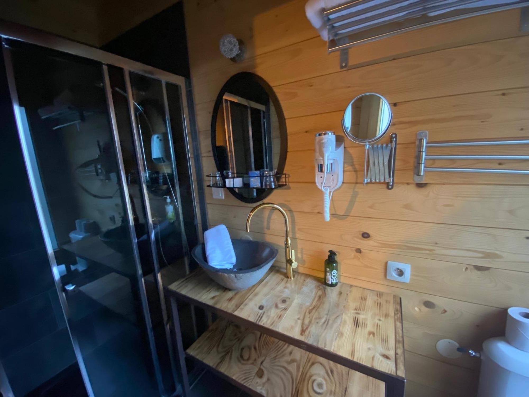 Les Cabanes Dans Les Bois Logis Hotel Villedubert Екстер'єр фото