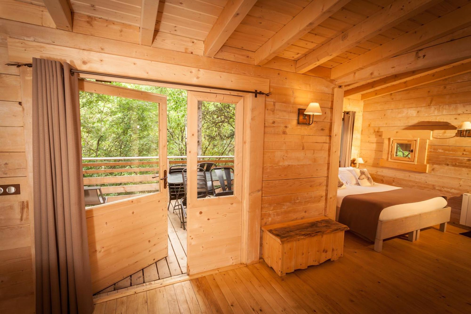 Les Cabanes Dans Les Bois Logis Hotel Villedubert Екстер'єр фото