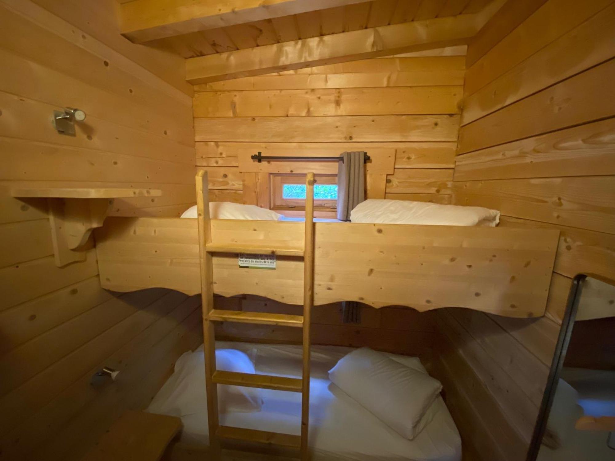 Les Cabanes Dans Les Bois Logis Hotel Villedubert Екстер'єр фото