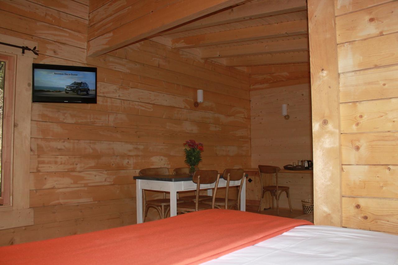 Les Cabanes Dans Les Bois Logis Hotel Villedubert Номер фото